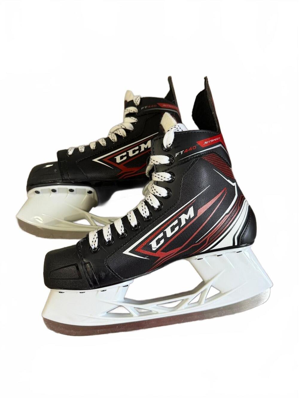 CCM FT440 Jet Speed Black Ice Hockey Skates Size 7